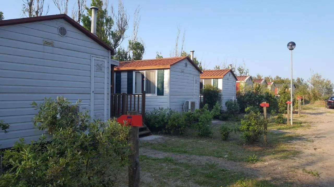 Adriacamp Mobile Homes Rosepineta ロザピネタ 別荘